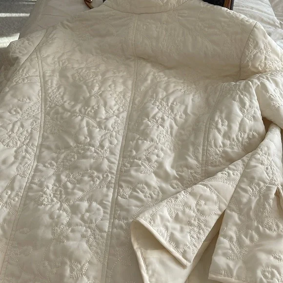 NWOT Kim Rogers quilted signature button bed jacket - Picture 7 of 10